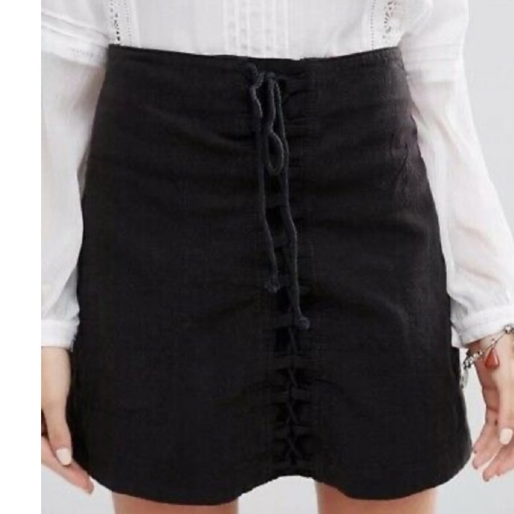 Free People Lace Up Front Mini Skirt Black Linen Blend Size Large Boho Pockets